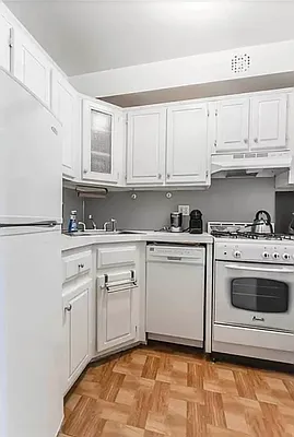 Rented by Douglas Elliman | media 22