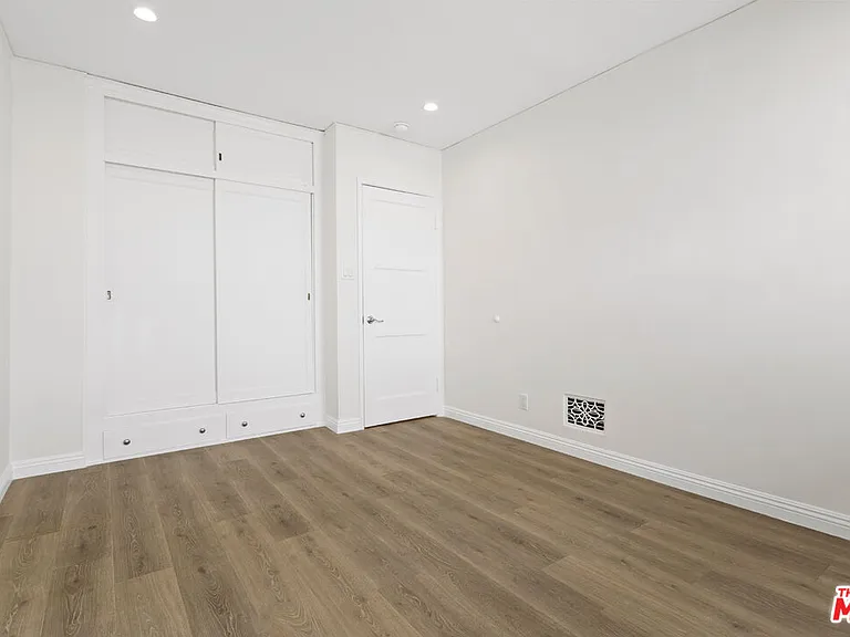 345 N Sycamore Ave #349 — Photo 19