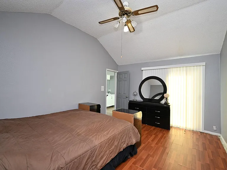 13102 Richmond Ave — Photo 23