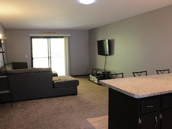 5th image of 1633 Black Oaks Pl N