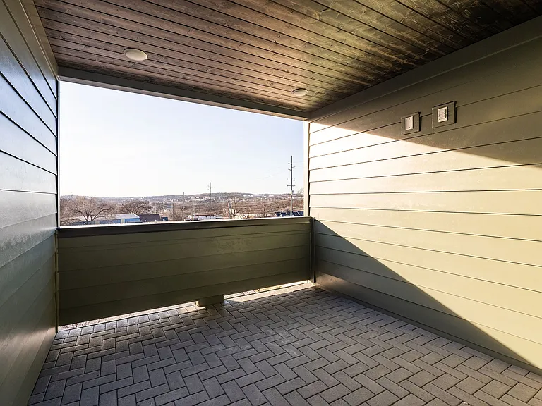 326 E Trinity Ln #B — Photo 30