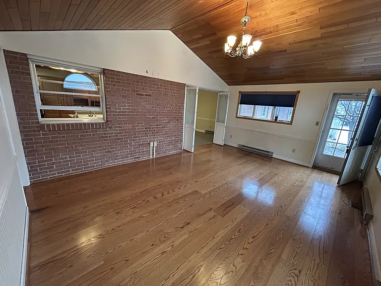 8509 Winchester Ave — Photo 9