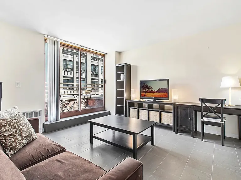 393 W 49th St #5Y — Photo 2