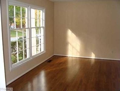 4th image of 305 W Montcastle Dr