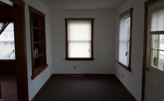 4th image of 1129 Kenmore Ave SE
