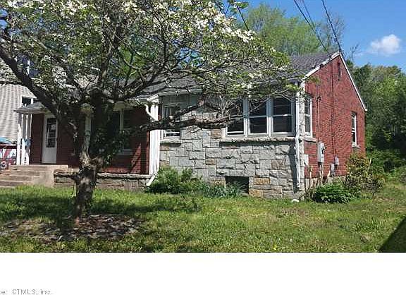 2nd image of 218 E Woodland St
