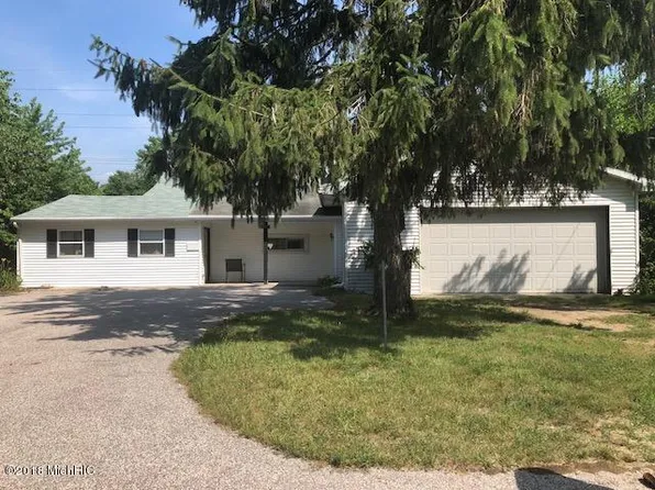 5587 E Karen Ct, Stevensville, MI 49127