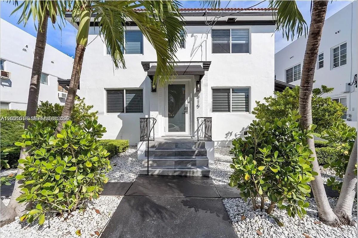 Building Photo - 817 W 39th St #2