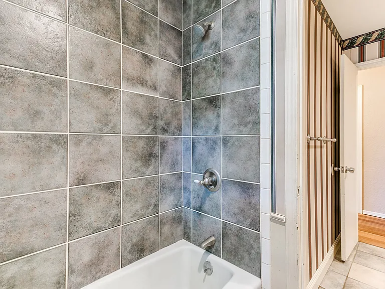 6313 Avalon Ln — Photo 46