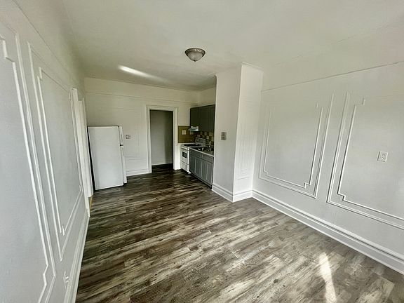 3rd image of 8919 32nd Ave APT B1