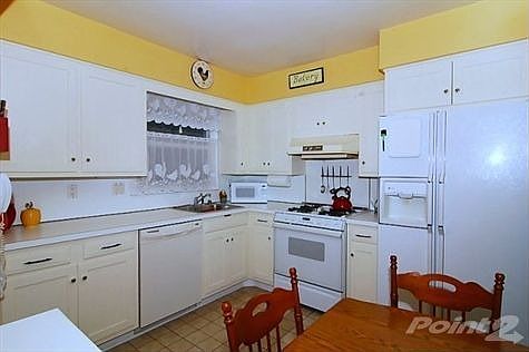 2nd image of 1704 E 4th St