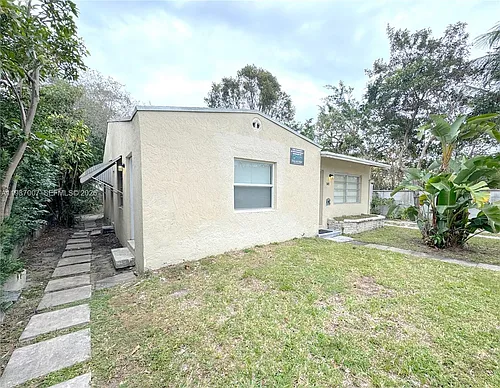 501 SE 12th Ct #W Photo 1