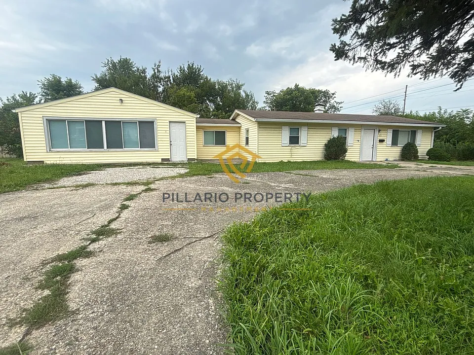 1112 Earhart St