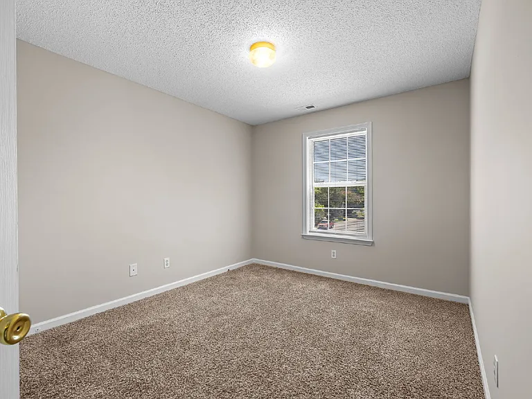 16 Woodward Ln — Photo 8