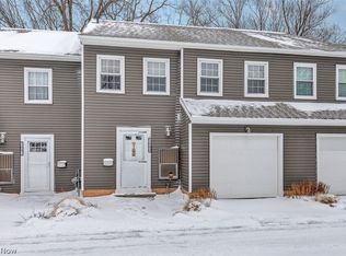 1689 Walnut Ln #5, Rocky River, OH 44116