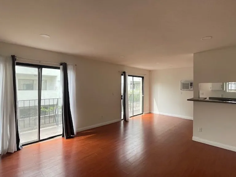 4826 Rosewood Ave #5 — Photo 4