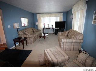 102 Norlane Dr, Rochester, NY 14622