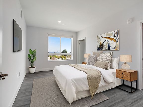 4th image of 11848 Vanowen St #503