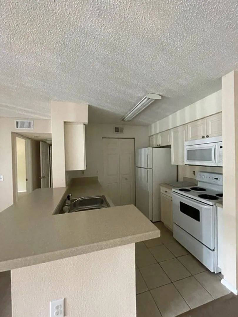 2/2 Condo in Kissimmee for Rent! — Photo 3
