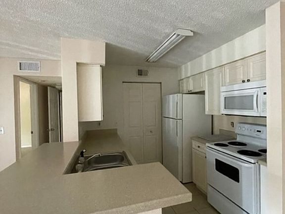 3rd image of 1221 Bermuda Lakes Ln Unit 202