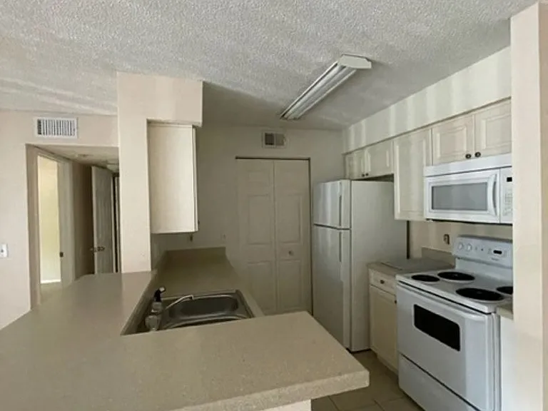 1221 Bermuda Lakes Ln #202 — Photo 3