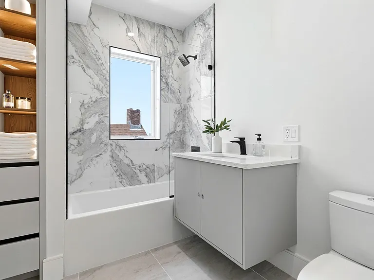 G St — Photo 8