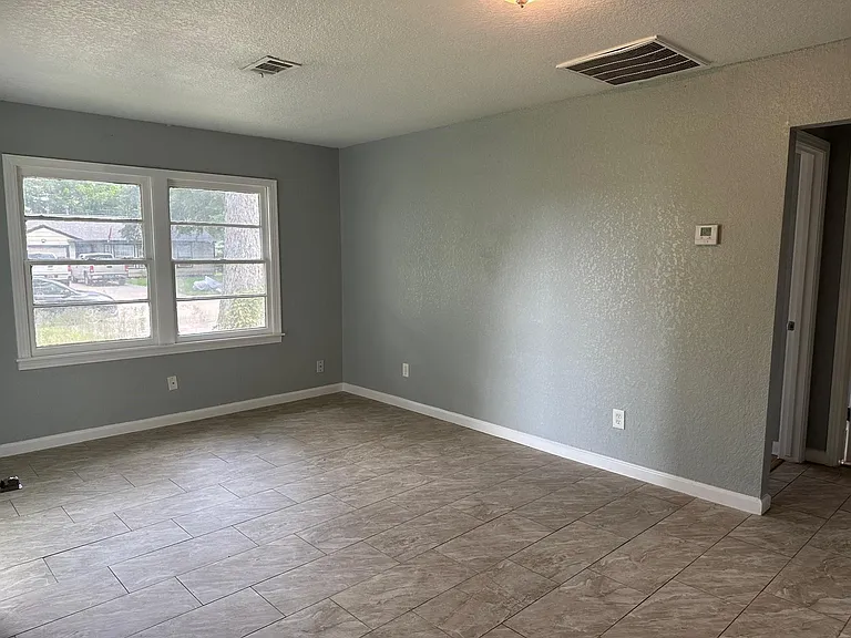 324 Acacia St — Photo 2