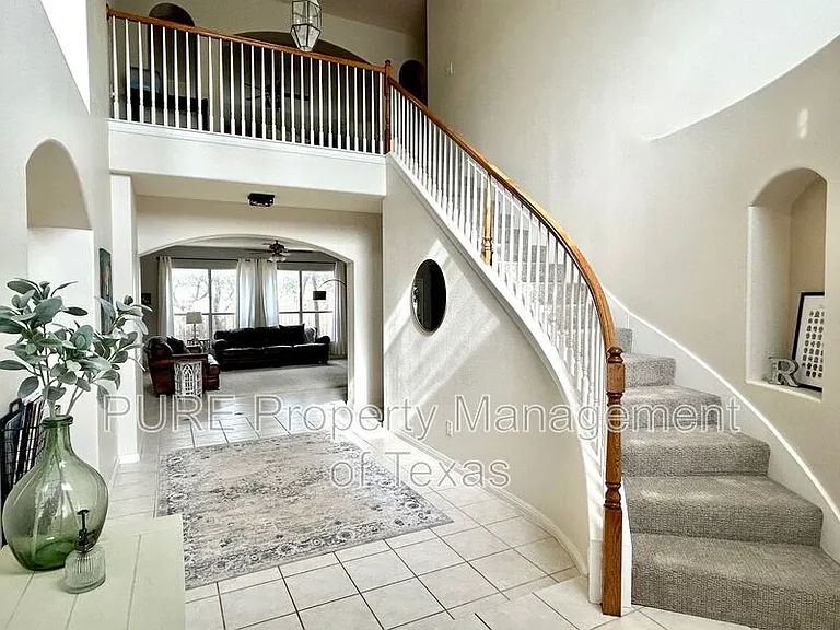 2302 Barnett Dr — Photo 3