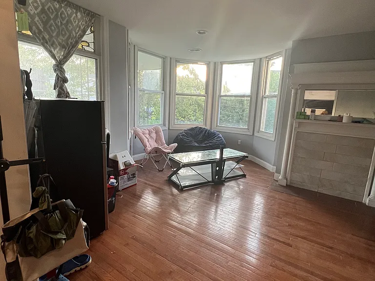 627 College St — Photo 19