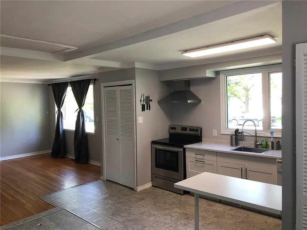 694 Crescent Drive — Photo 4