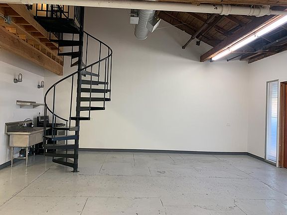 3rd image of 560 E Commercial St #3