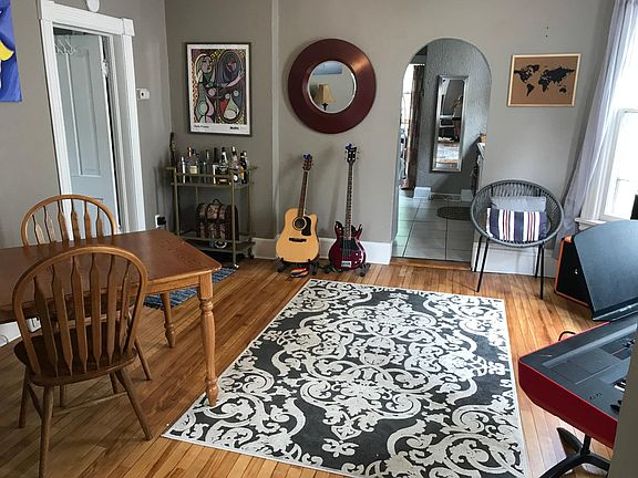 4th image of 1007 24th Ave NE