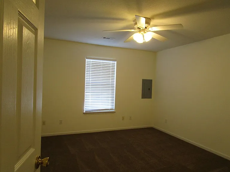 5001-5003 Betty Jean Way — Photo 18