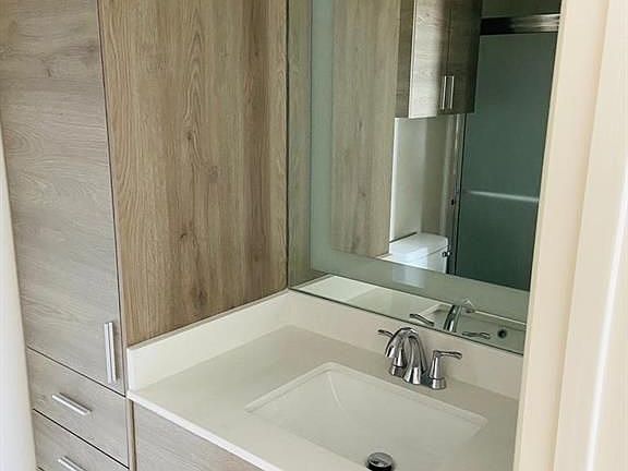 5th image of 508 Newport Ave #2