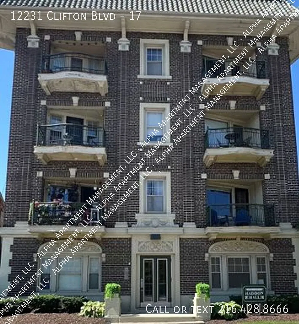 Spacious one bedroom apartment at Haddon Hall, Lakewood — Photo 1
