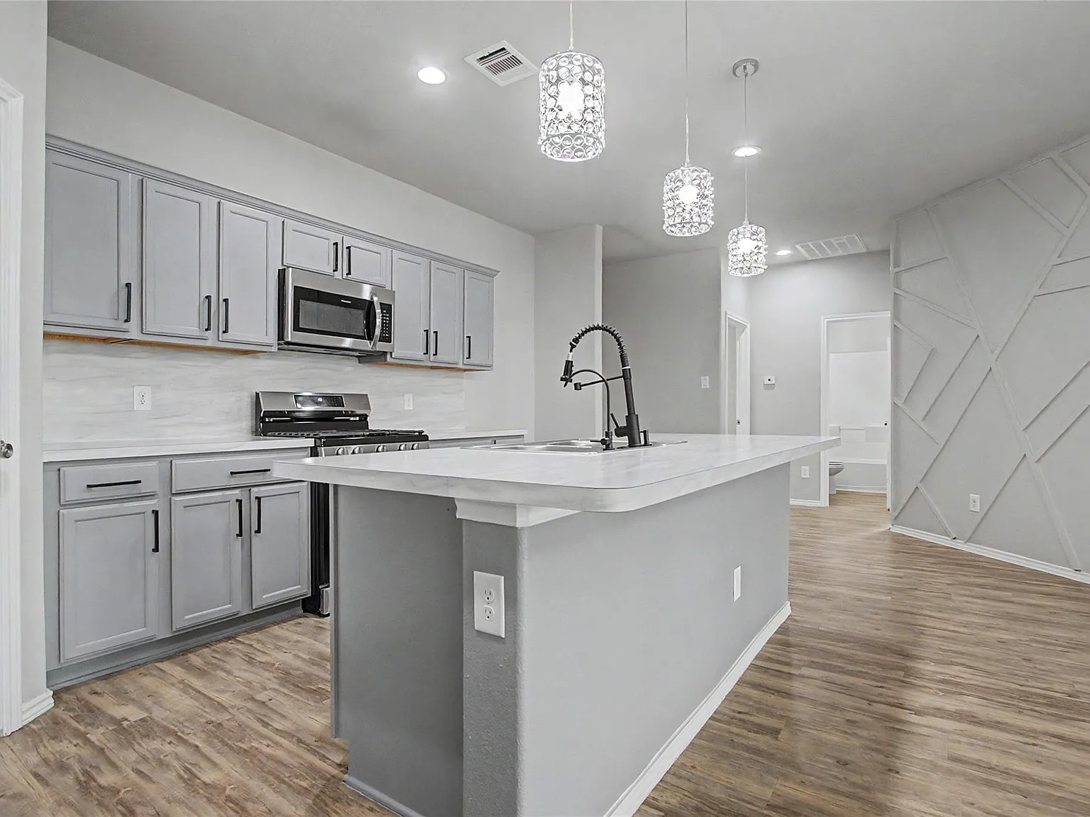 4 bed, 2.0 bath, 1757 sqft, $2,150 — Photo 4