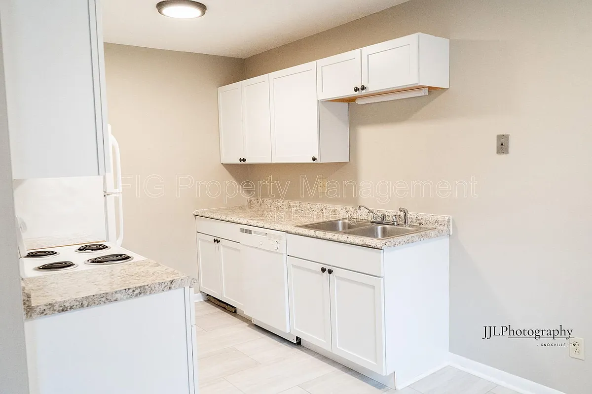 Building Photo - 129 Hillcrest Dr #20