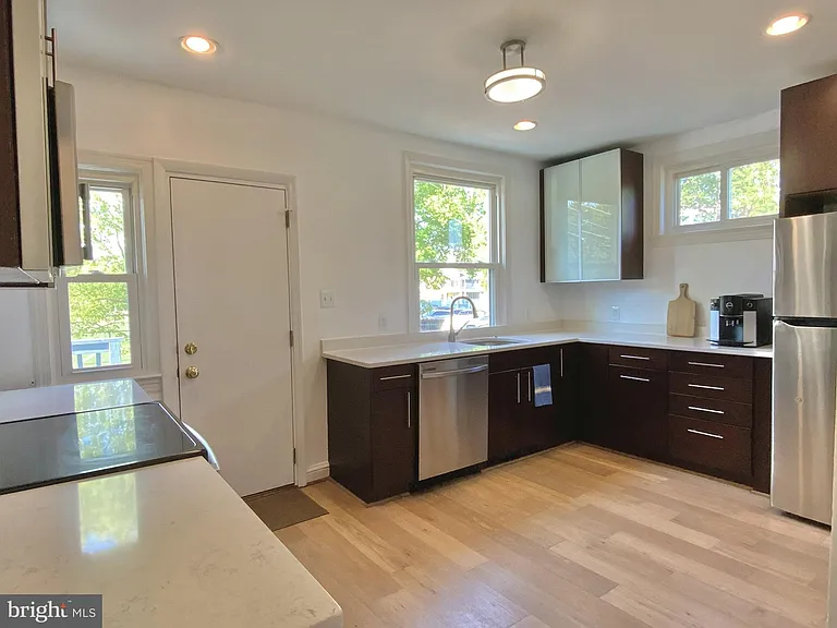 1772 E St NE — Photo 11