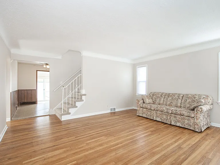 8310 Salisbury Dr — Photo 7