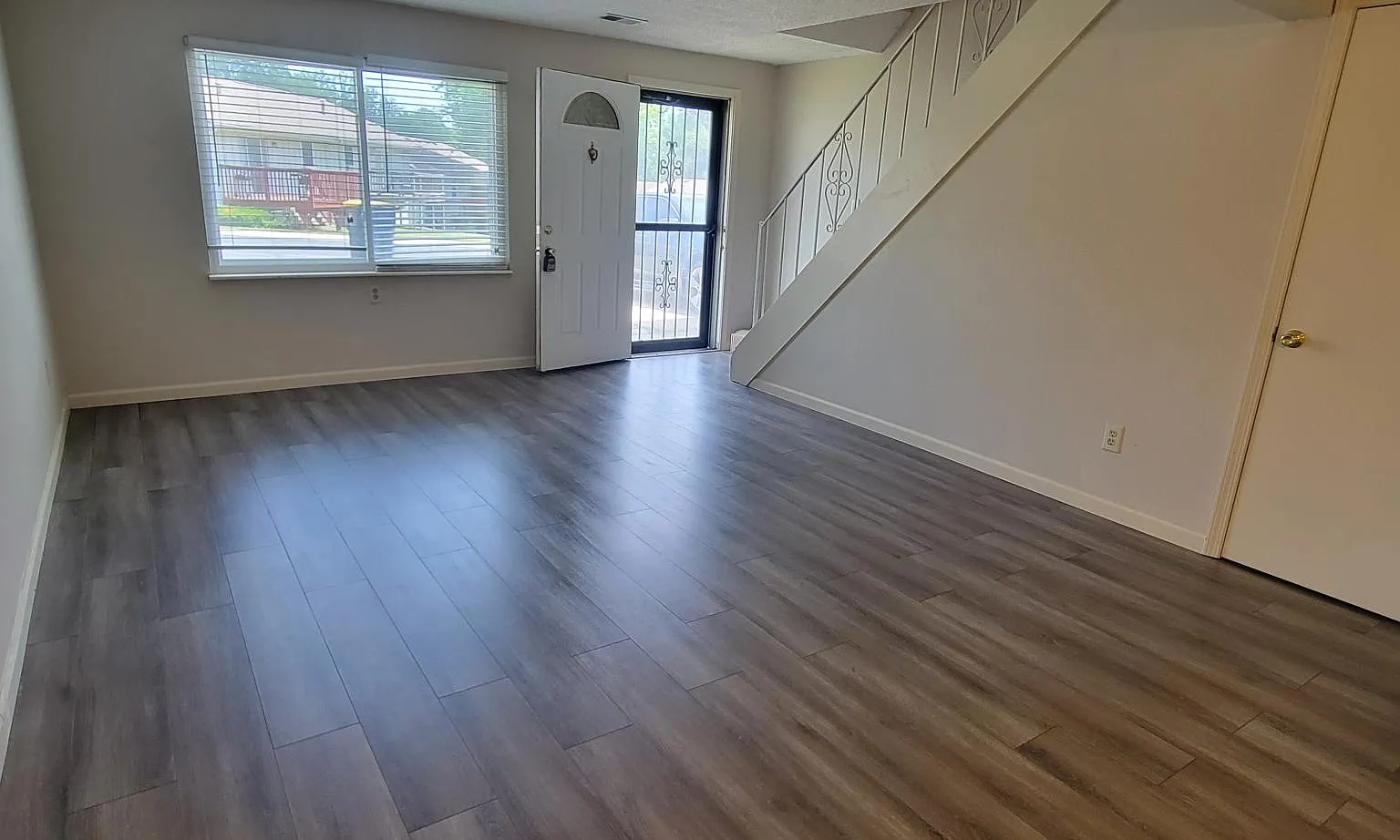 2 bed, 1000 sqft, $1,350 — Photo 3