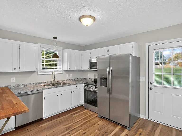 2303 Kimberly Dr — Photo 2