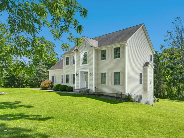 8 Elizabeth Lane, New Milford, CT 06776