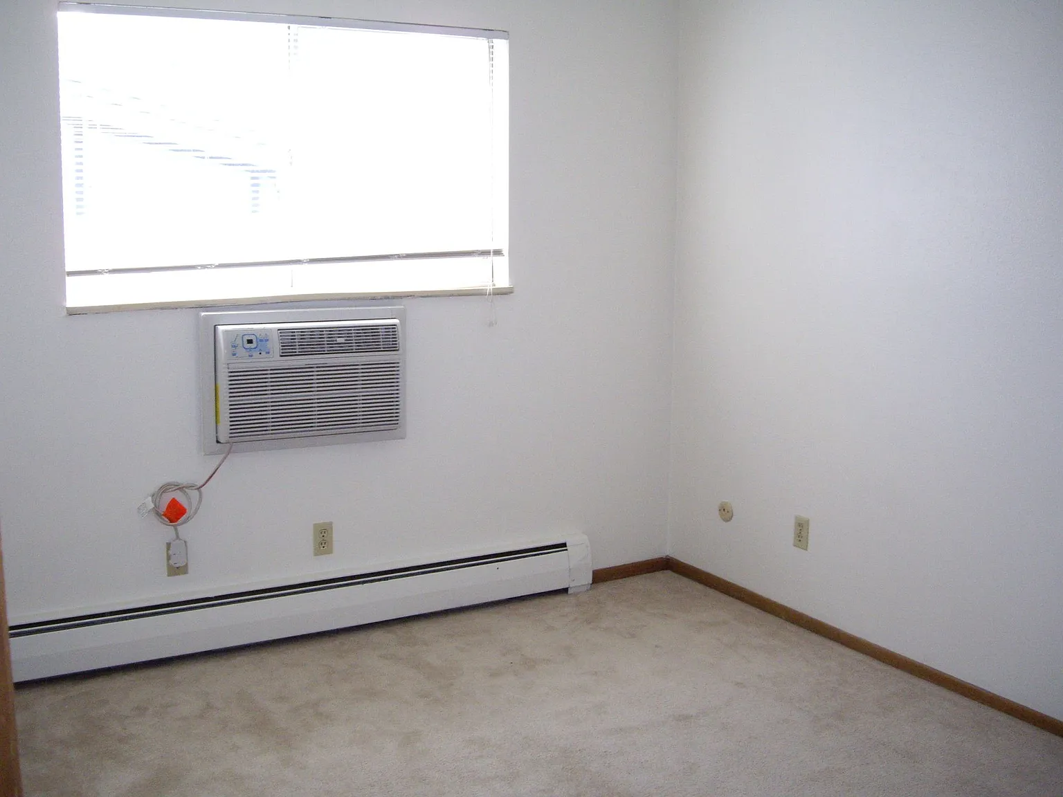 Beautiful 2 Bedroom Town Home! — Photo 4
