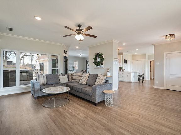 5th image of 823 Frenchtown Rd