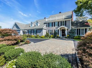 7 True Harbour Way, West Islip, NY 11795