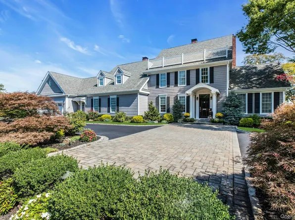 7 True Harbour Way, West Islip, NY 11795