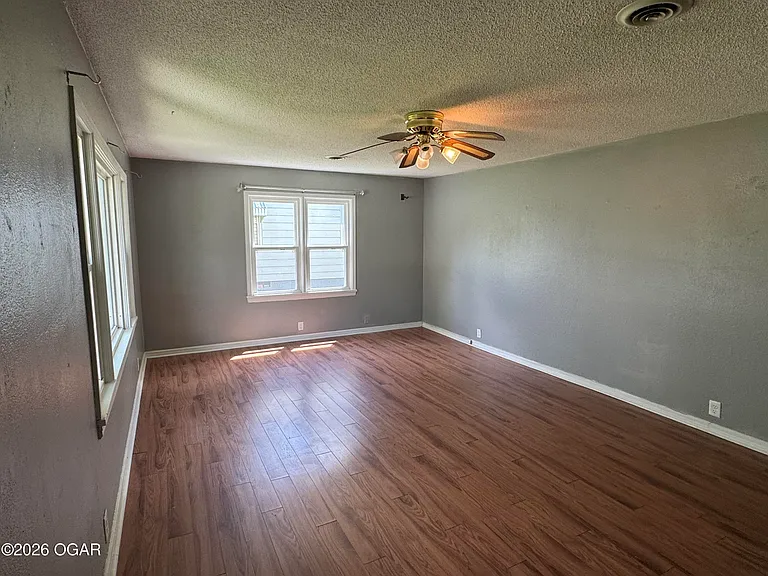 2832 Markwardt St — Photo 3