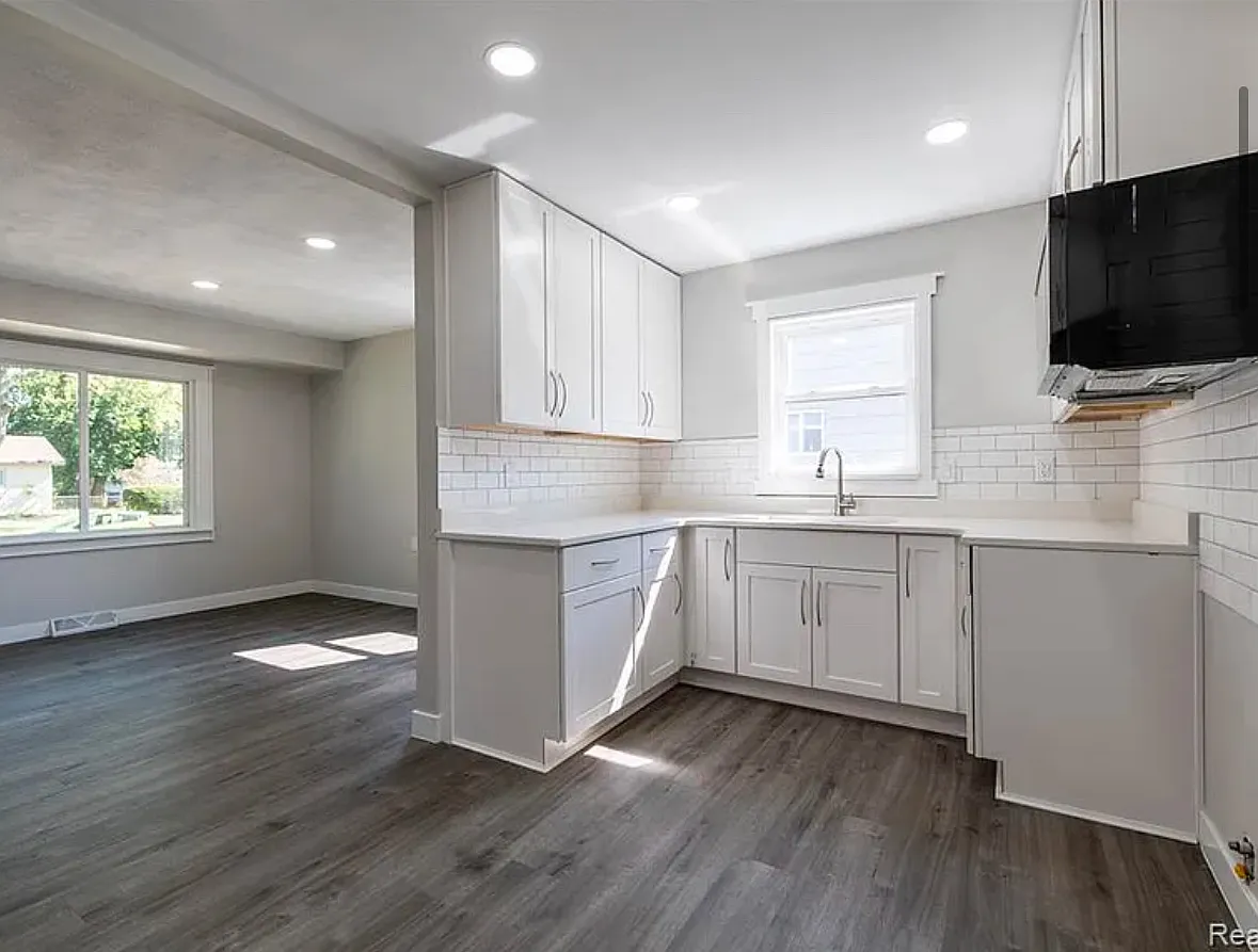 2 bed, 808 sqft, $1,400 — Photo 3