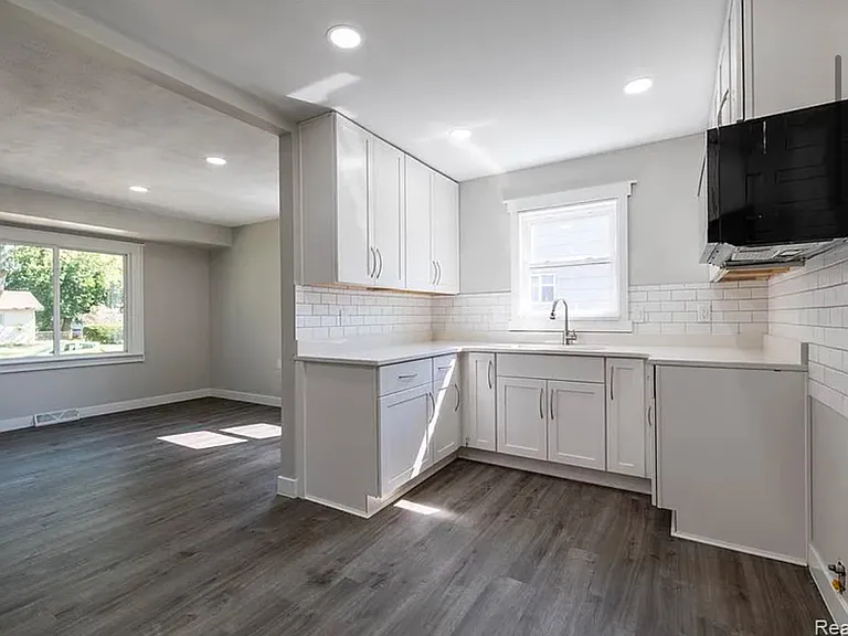 8637 Robindale Ave — Photo 3