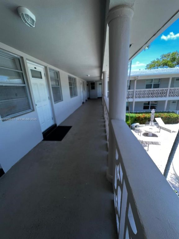 2701 NE 1st St APT 203, photo 2